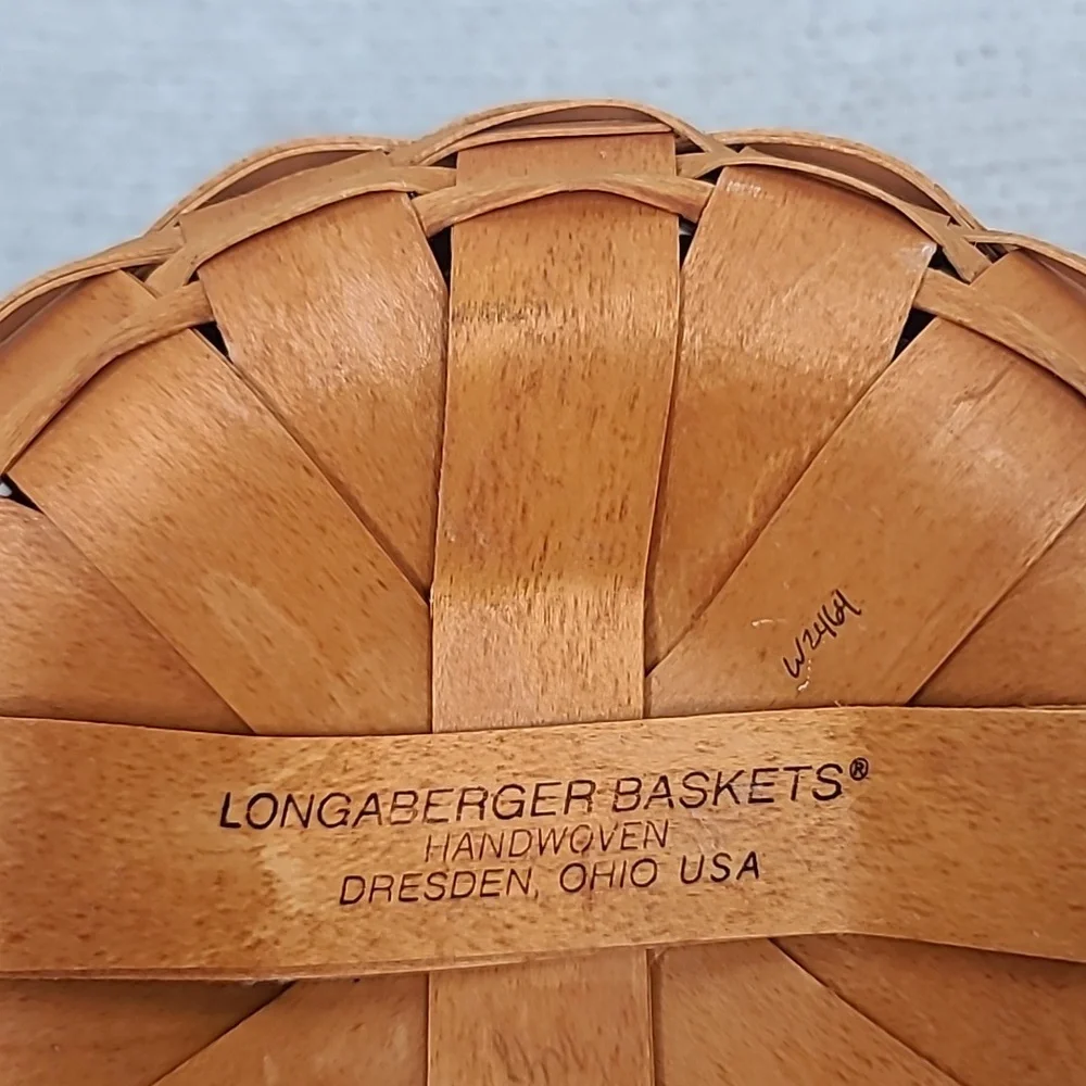 Longaberger Handmade Vintage '99 Medium Fruit Basket 13102 w/Wooden Lid & Insert